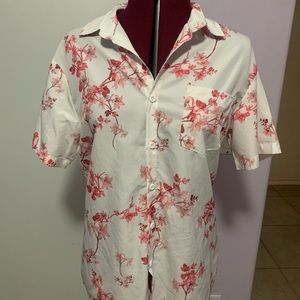 EUC SHEIN white casual button down shirt with pink florals. Size S in Men.